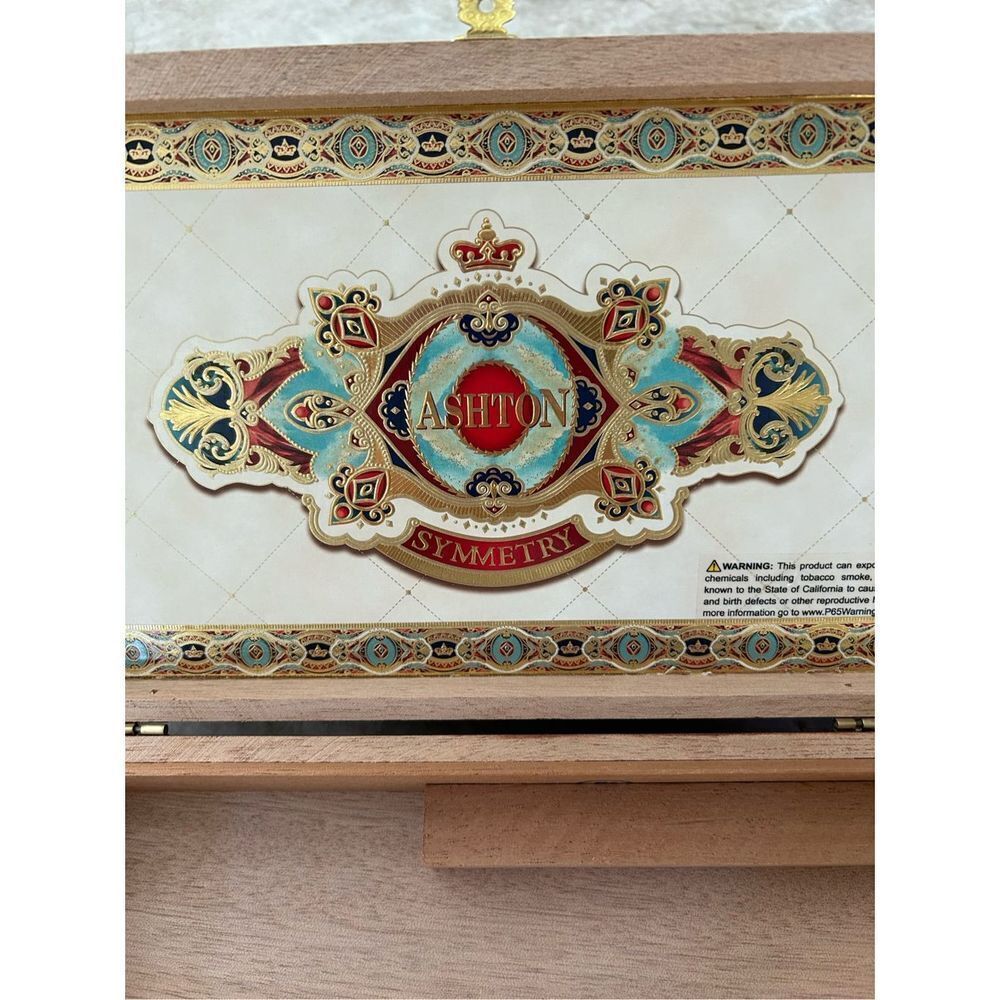Beautiful Wooden Cigar Box - Picture 6 of 6